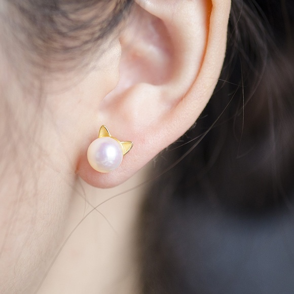 ❤️4 for $20 Sale❤️Gold Cat Pearl Earrings - Picture 4 of 4
